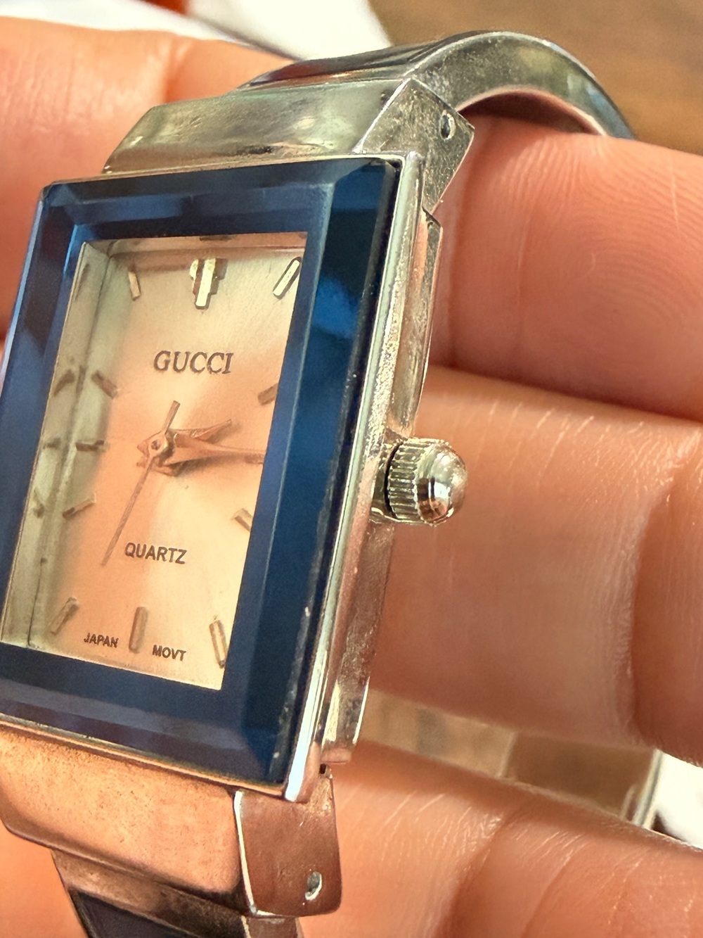 Gucci Silver Dial Watch with Blue Faceted Bezel - Picture 2 of 5